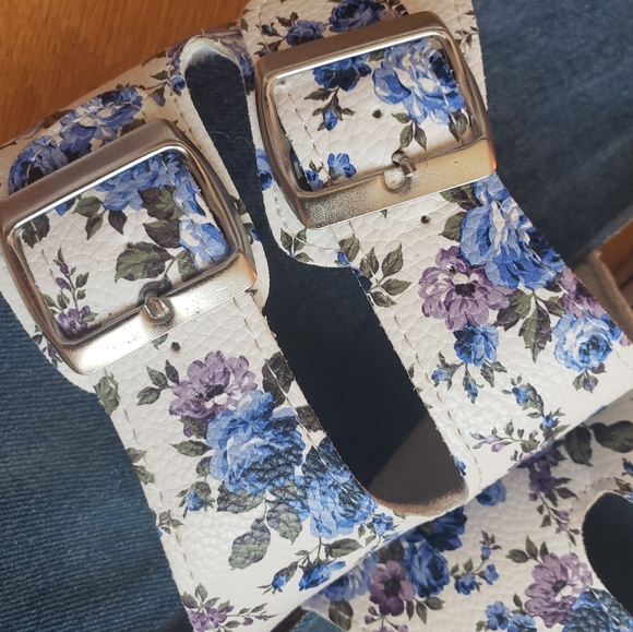 Flower sandals - Picture 7 of 7